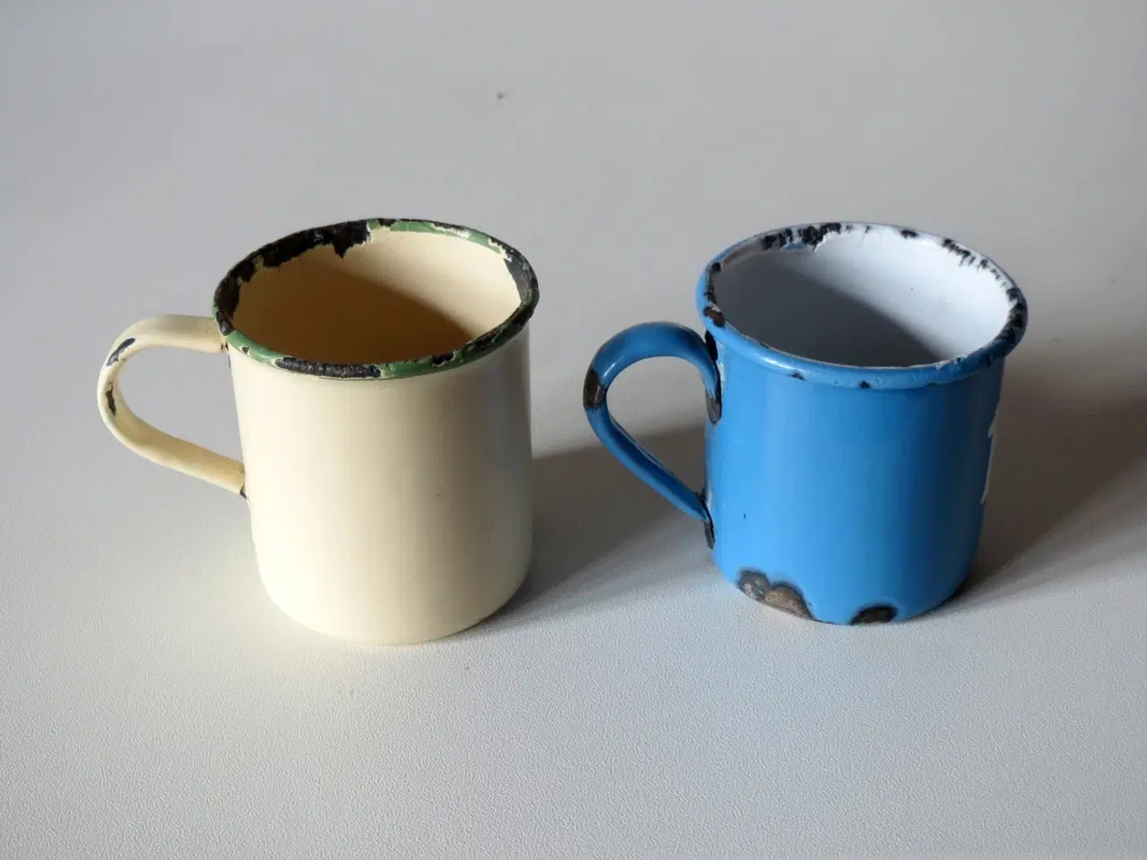 Billede 3 - Emaljerede målebægre, blå og creme