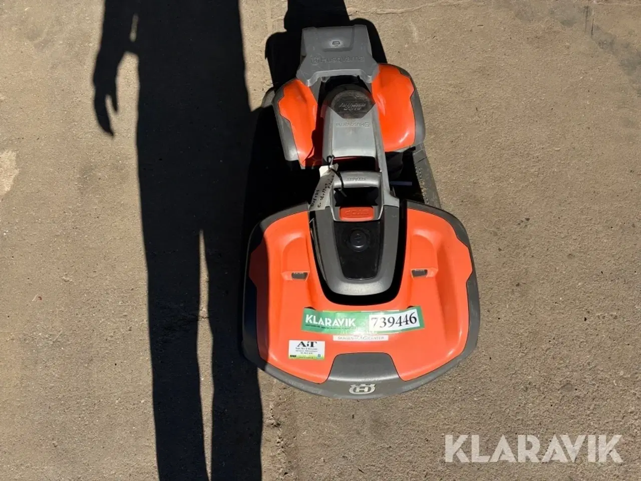 Billede 9 - Robot plæneklipper Husqvarna 535 knækstyret med ladestation