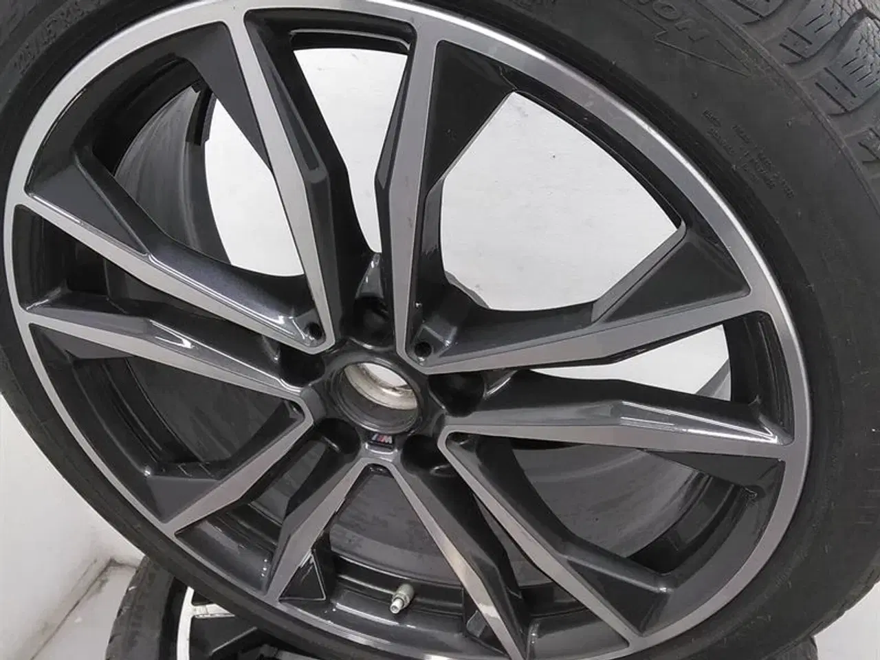 Billede 5 - 19" Org. BMW Alufælge med vinterdæk "LA wheel double 715 M black" A61477 BMW F45 SAT F46 MPV X1 (F48) X2 (F39) F45 SAT LCI F46 MPV LCI X1 (F48LCI)