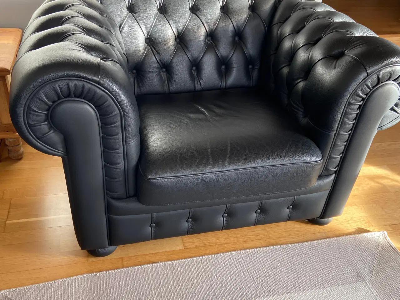 Billede 2 - Sofa og lænestol chesterfield stil. 