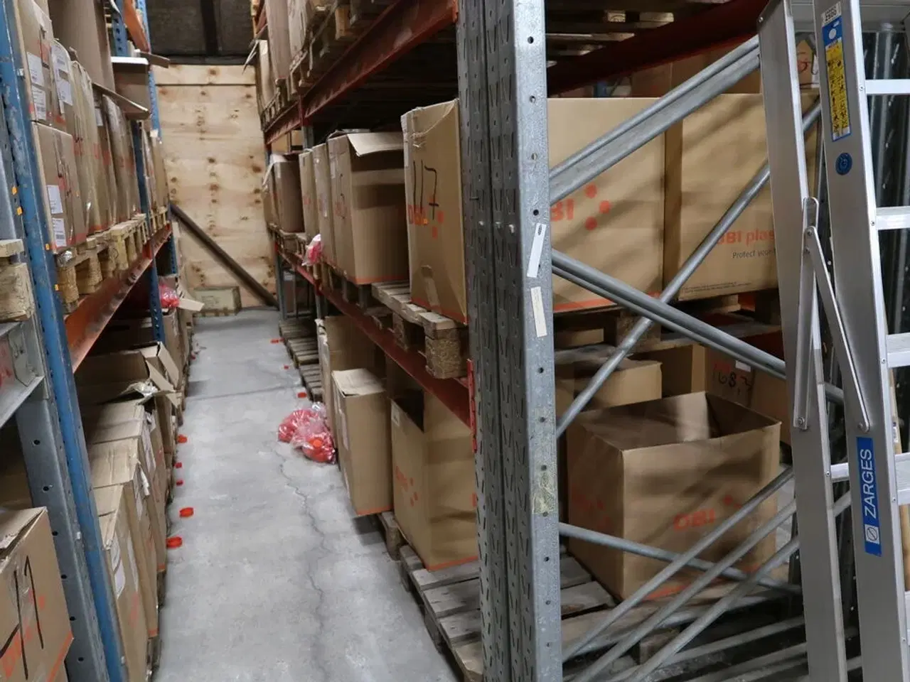 Billede 4 - 2 fag pallereoler med indhold