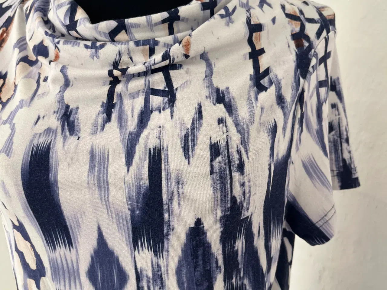 Billede 2 - T-shirt str.38