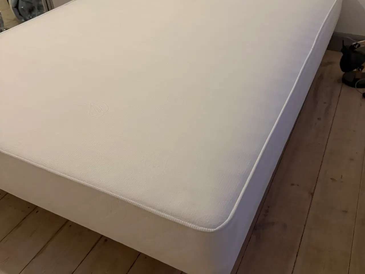 Billede 1 - Boksmadras/seng 140x200 gives væk - KBH N