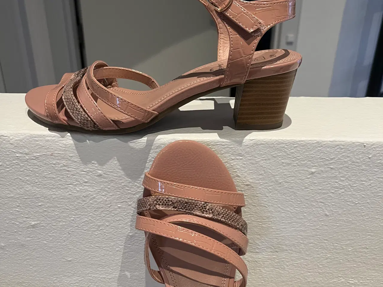 Billede 7 - B&CO sandal med lille hæl