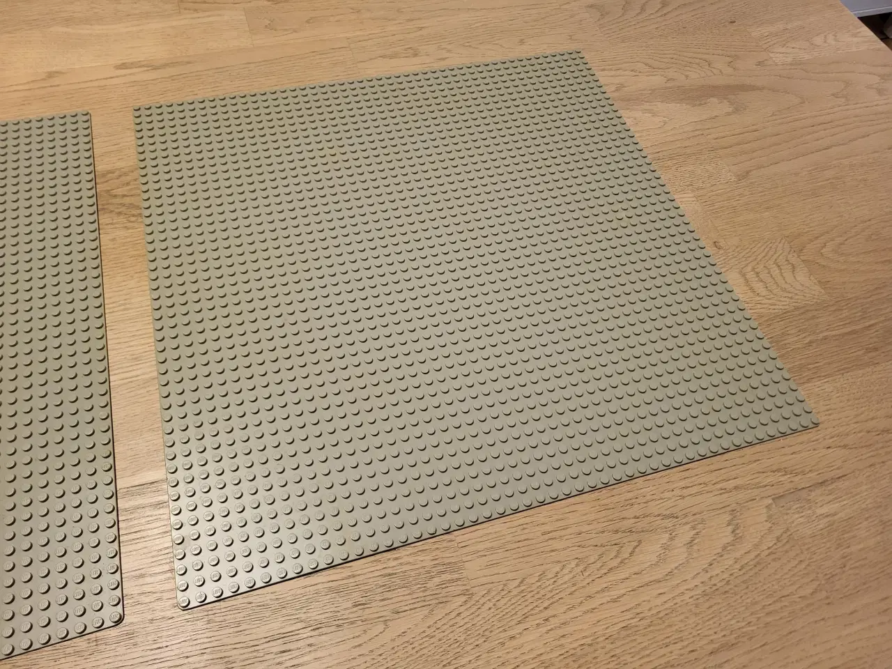 Billede 2 - 2 stk. Fine STOR lego plade 38 x 38 cm. 100 kr.