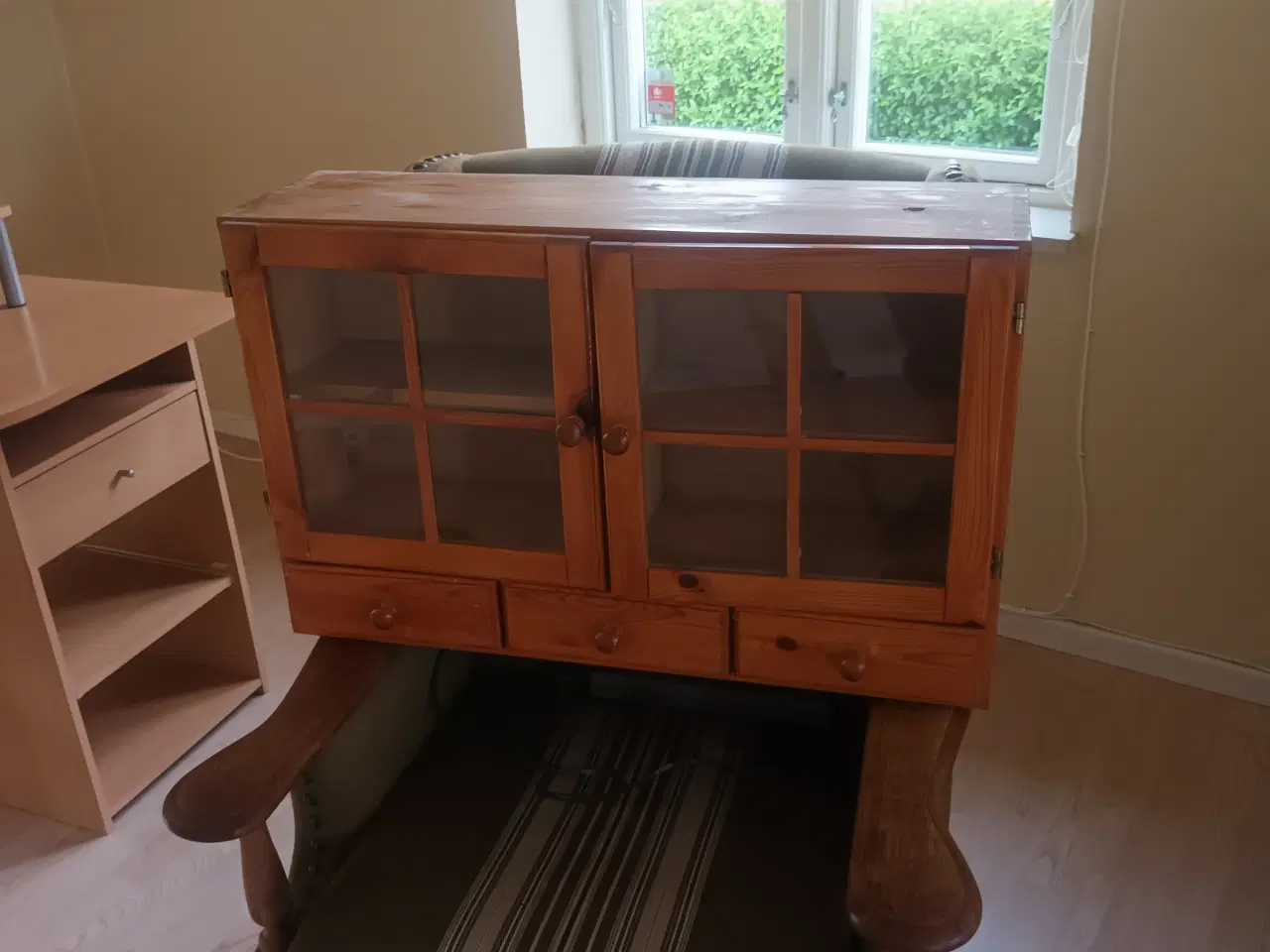Billede 1 - Skab med glas