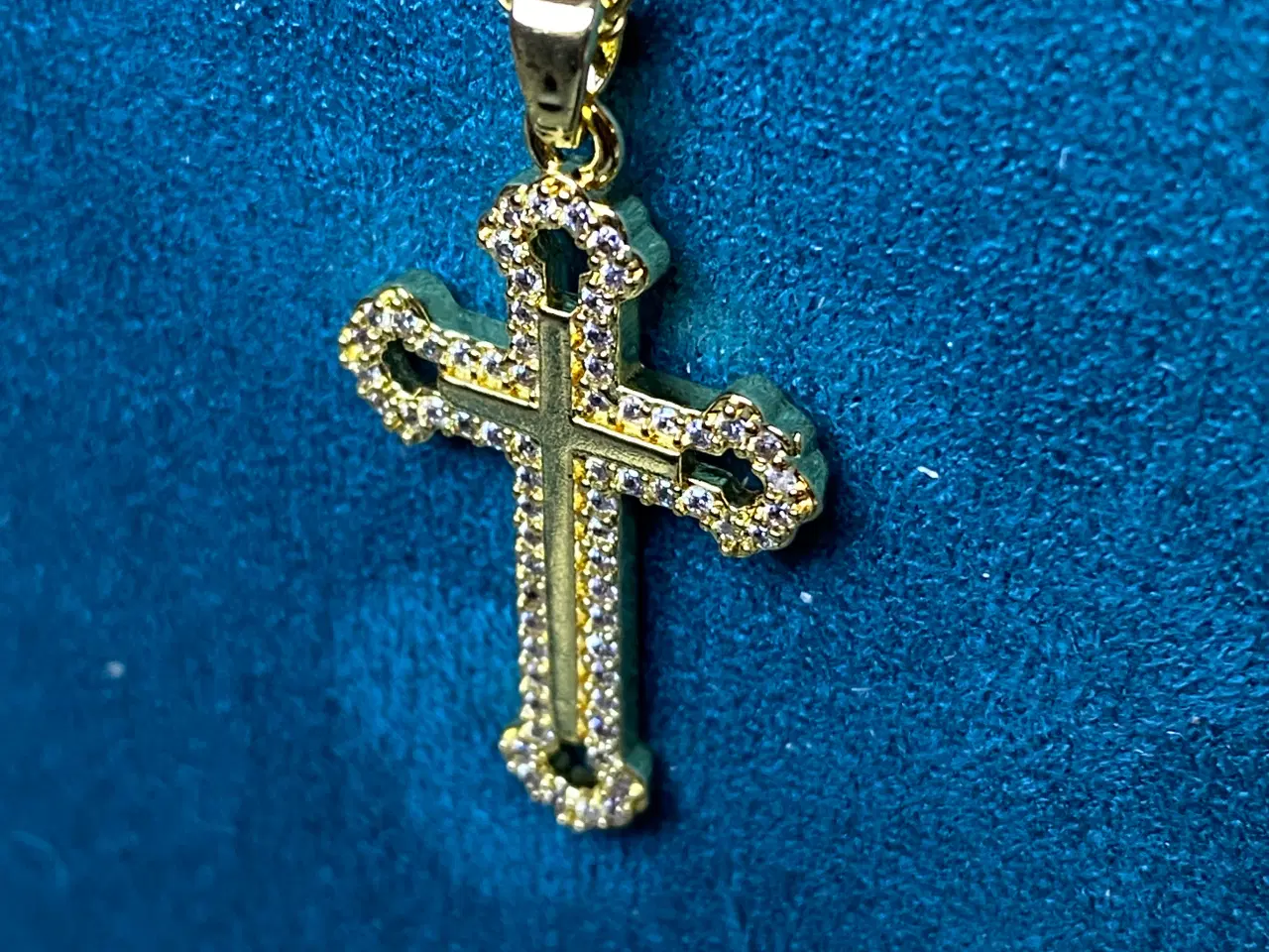 Billede 2 - 18K Guldbelagt Halskæde og Øreringe Sæt Med Kors.