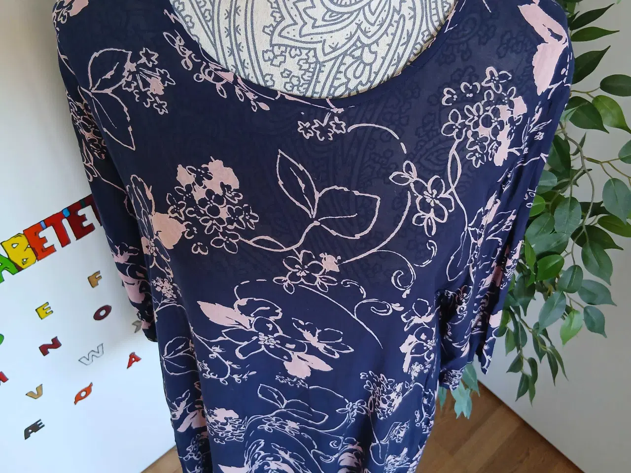 Billede 2 - Bluse. Masai. Medium/38