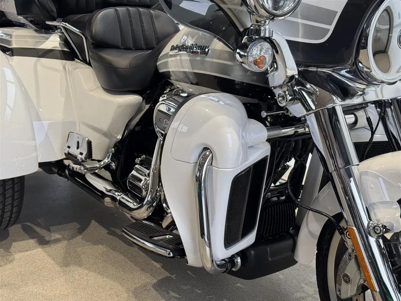 Billede 6 - Harley-Davidson FLHTCUTGSE Tri Glide Ultra CVO 117" Trike