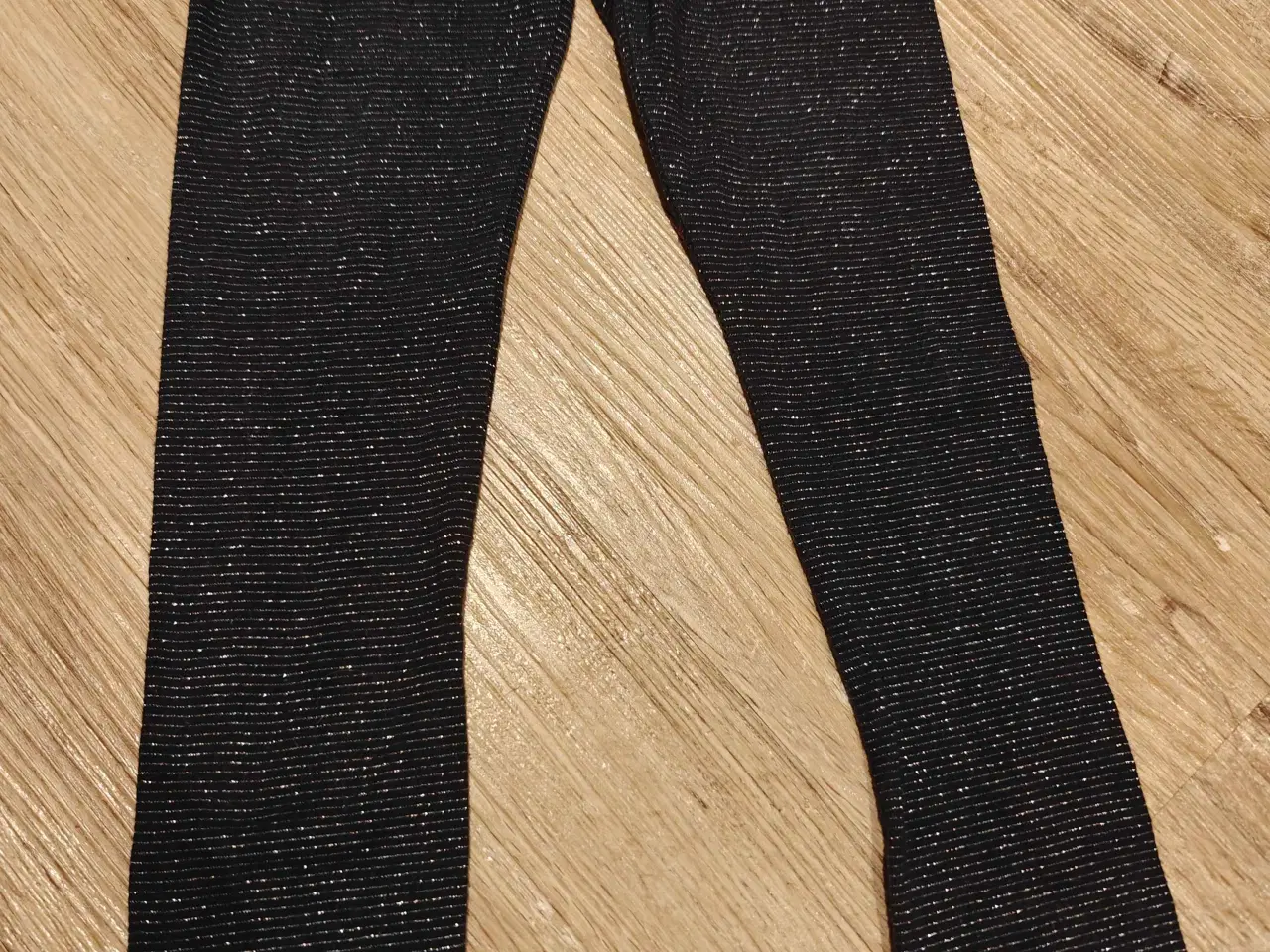 Billede 2 - Hummel kjole og tights str 110