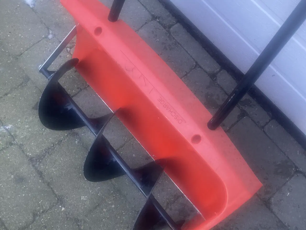 Billede 3 - Manuel sne/isfjerner til fortov, indkørsel mm