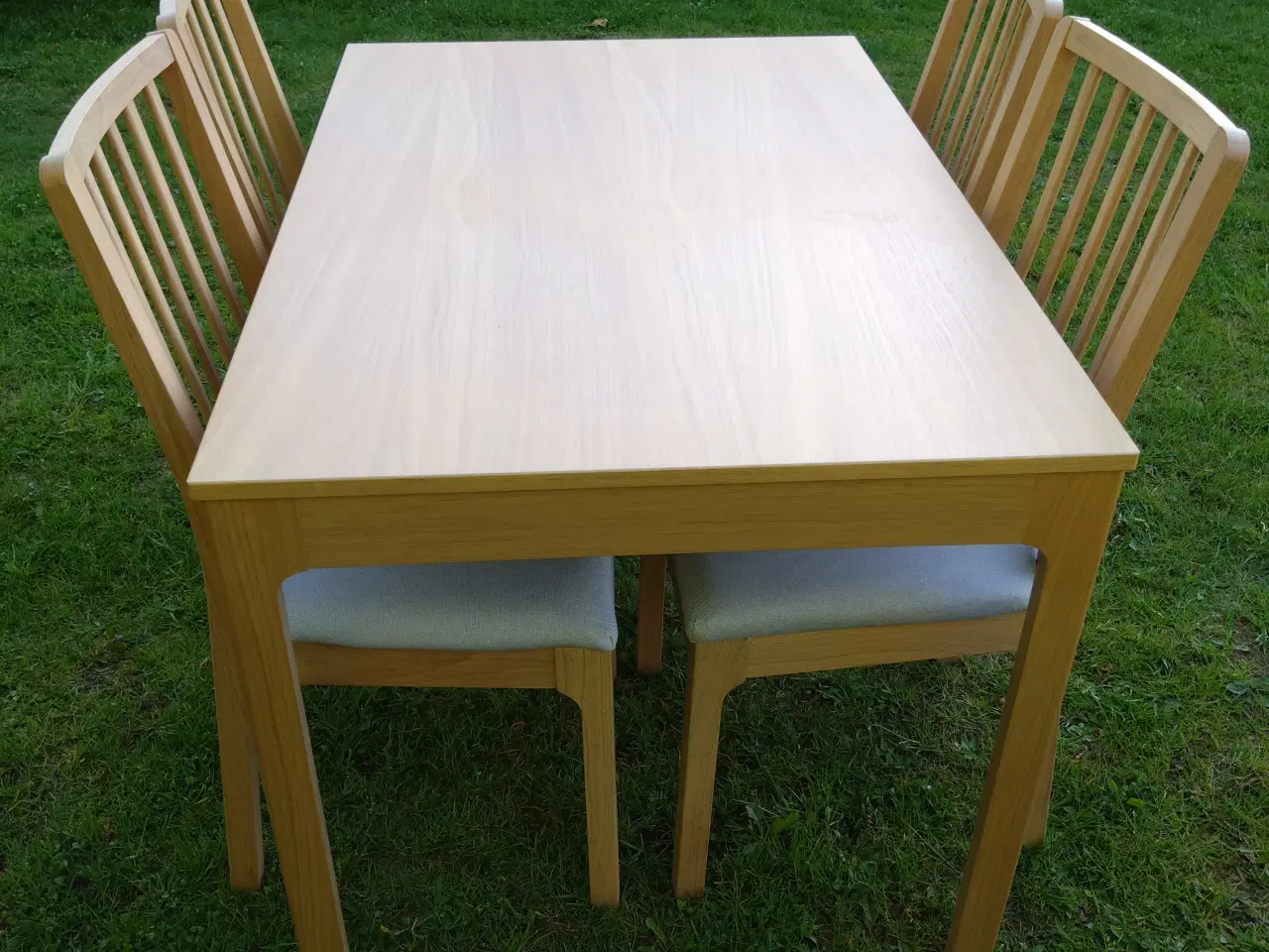 Billede 1 - Spisebord med 4 stole fra ikea