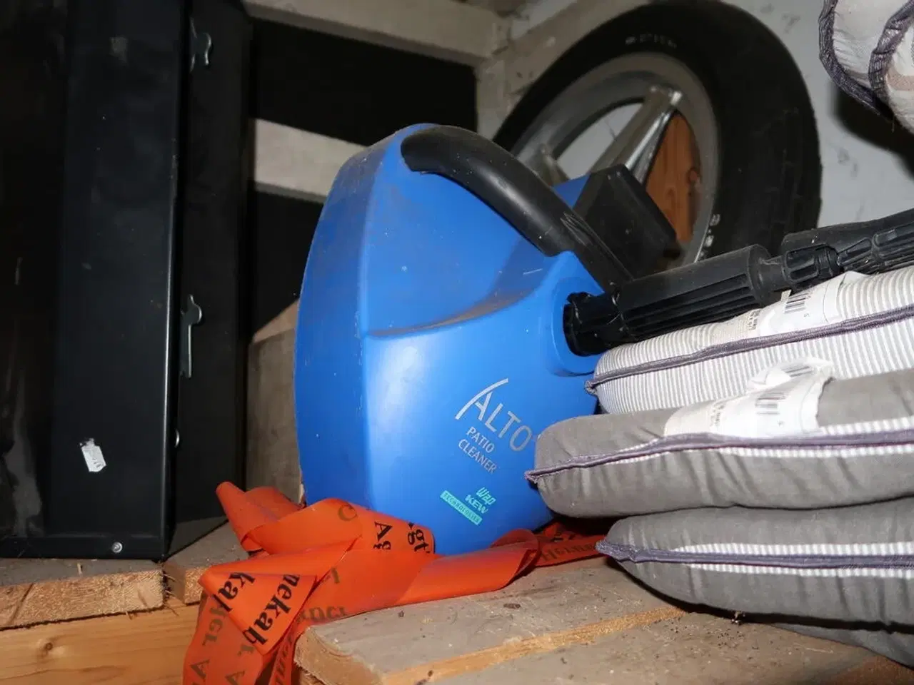 Billede 7 - Div. Værktøj, 2-taktsbenzin, plejemidler m.m.