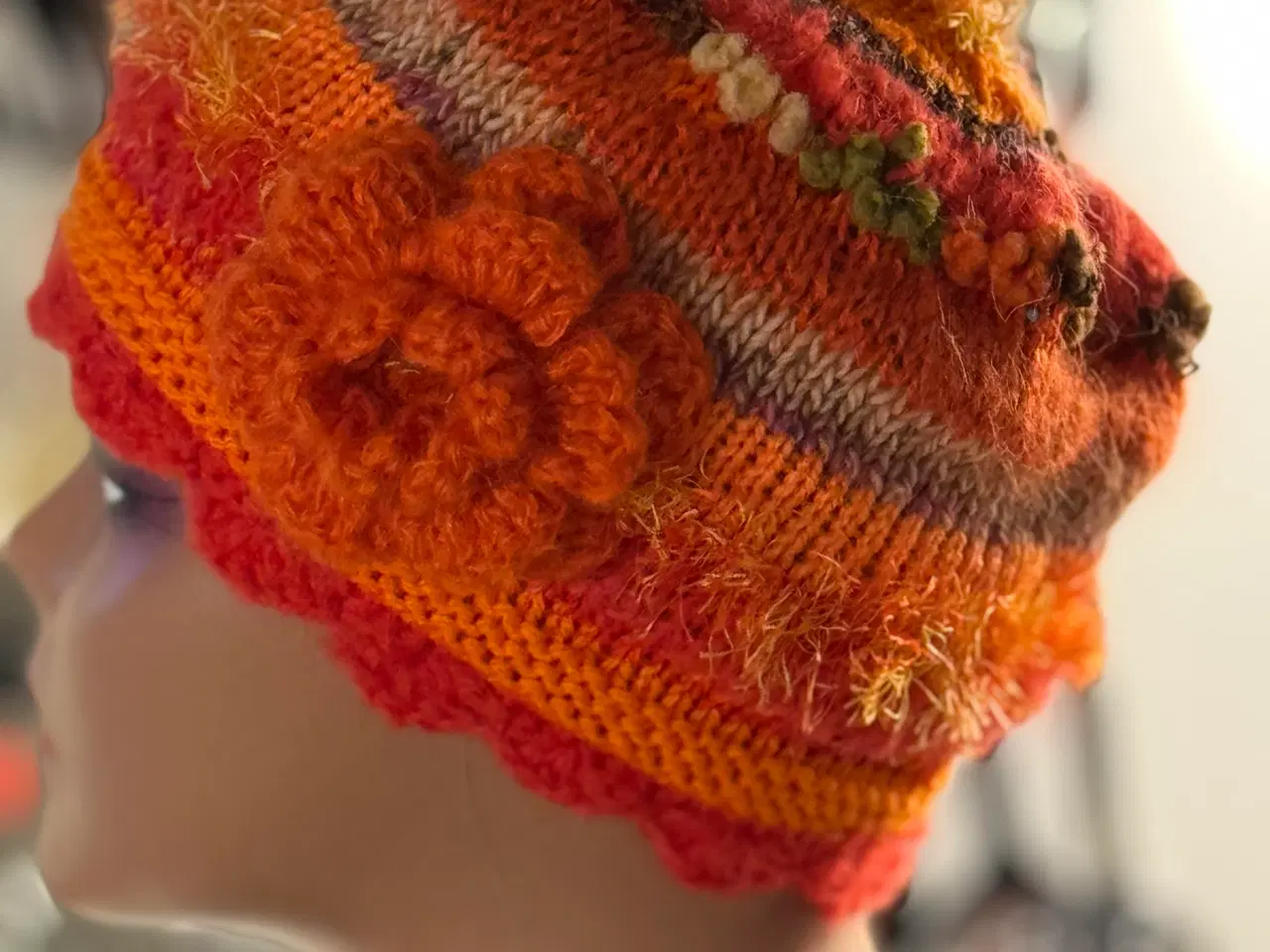 Billede 17 - Unikke huer, skabt af restegarn og fantasi