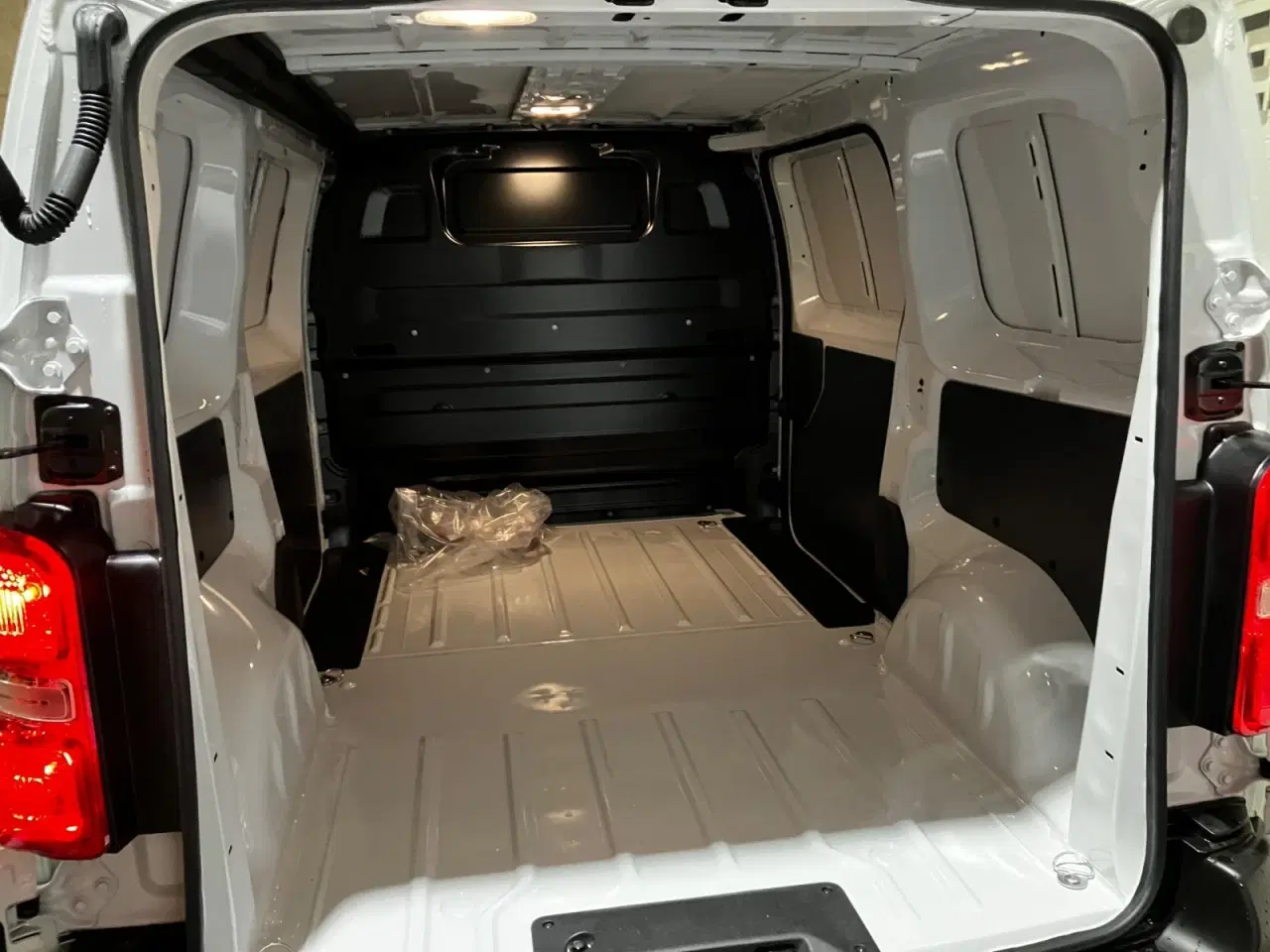 Billede 5 - Peugeot e-Expert 50 L2 Plus Van