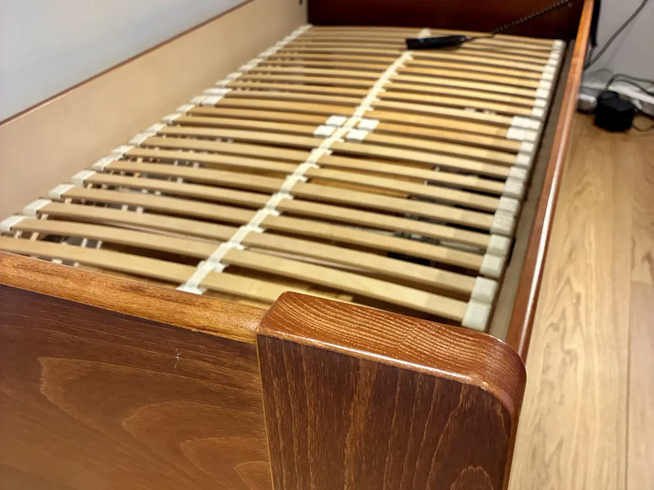 Billede 2 - Pæn Elevationsseng