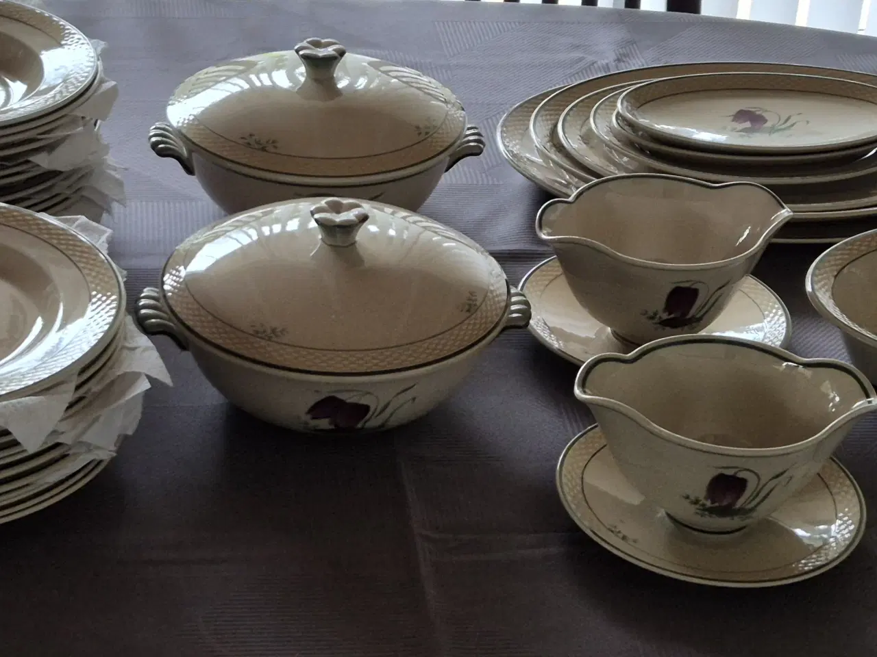 Billede 1 - Vibeæg Aluminia -- spisestel 12 personer