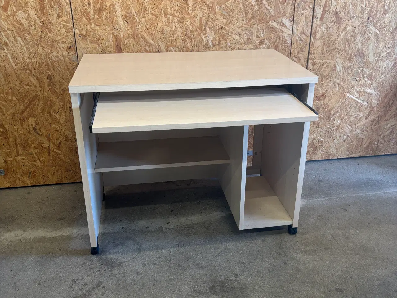 Billede 2 - Lyst skrivebord