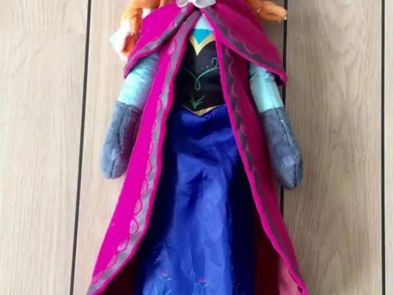 Billede 6 - Frost dukke med Elsa og Anna plysdukker 