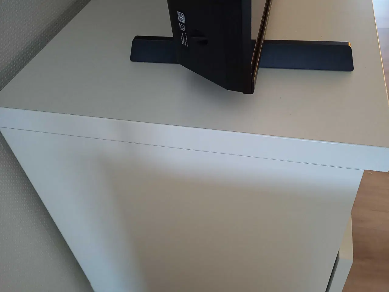 Billede 6 - Tv bord i råhvid 350 kr