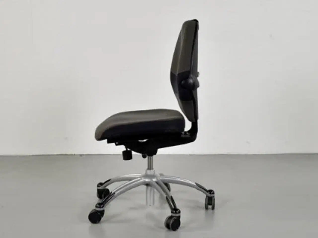 Billede 4 - Rh extend kontorstol med gråbrun polster med grå bælte