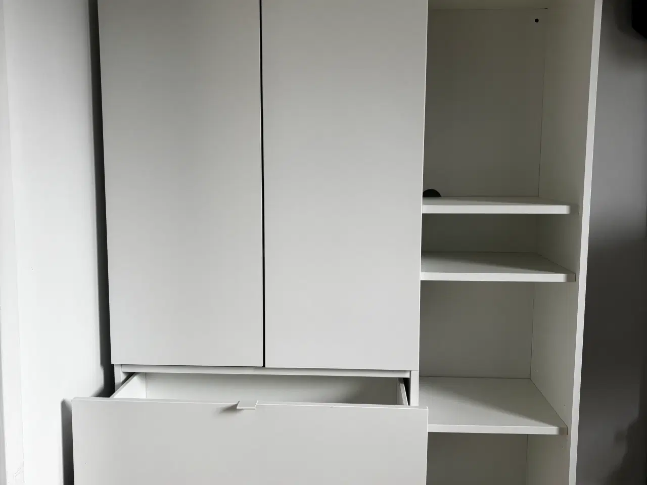 Billede 5 - Ikea Vihals skab