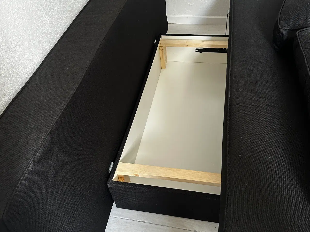 Billede 2 - Sovesofa sort stof med opbevaring model Cama