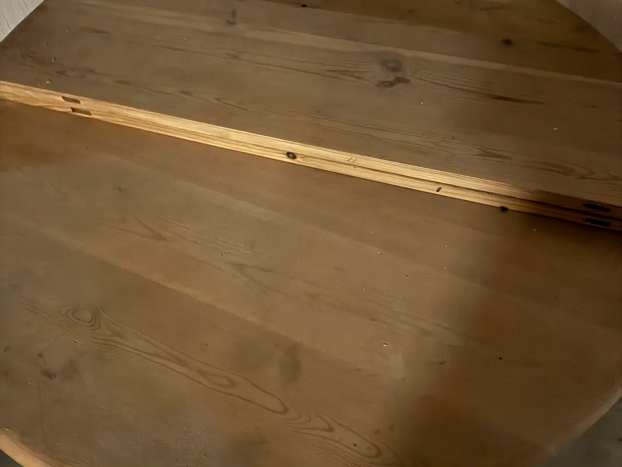 Billede 2 - Flot rundt spisebord med 2 plader