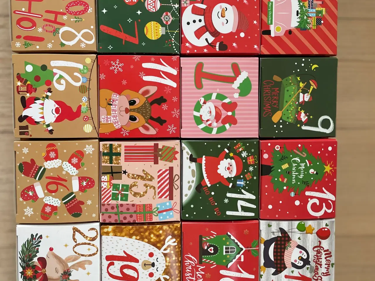 Billede 4 - Barbie julekalender - 24 unikke sæt tøj