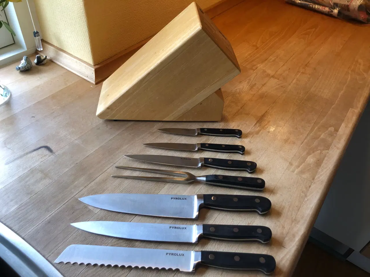 Billede 2 - Knivblok med 12 knive