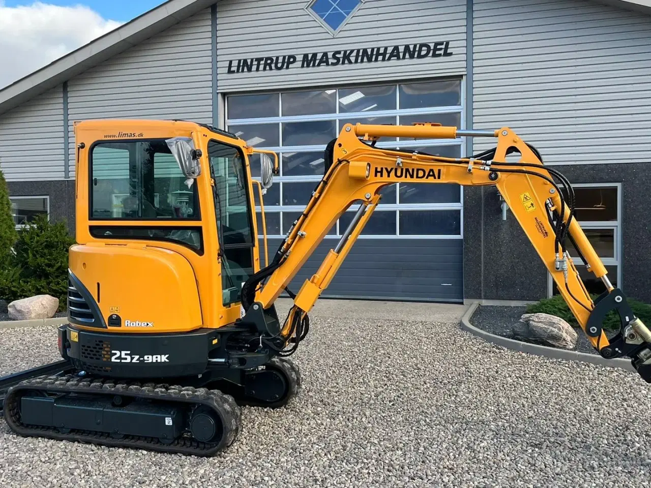 Billede 14 - Hyundai R25Z-9AK Robex med Tilt-Mann tilt skifte samt Engcon skovl. Udlejes, også med forkøbsret.
