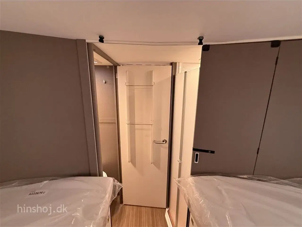 Billede 7 - 2025 - Etrusco T 7400 SBC   Etrusco Autocamper by Hymer – Komfort og Elegance fra Italien