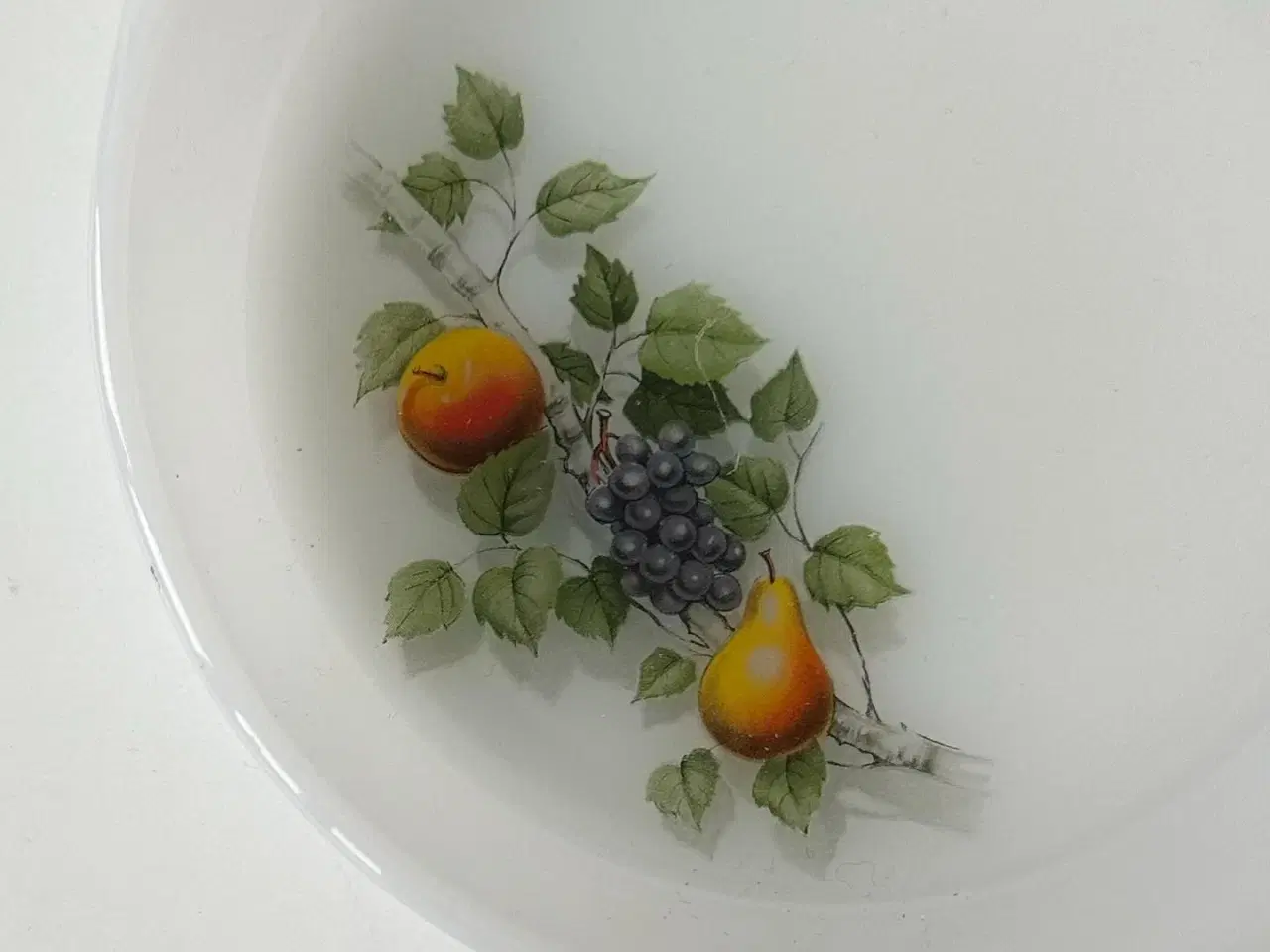 Billede 4 - Arcopal, lille fad, opalineglas m frugtprint