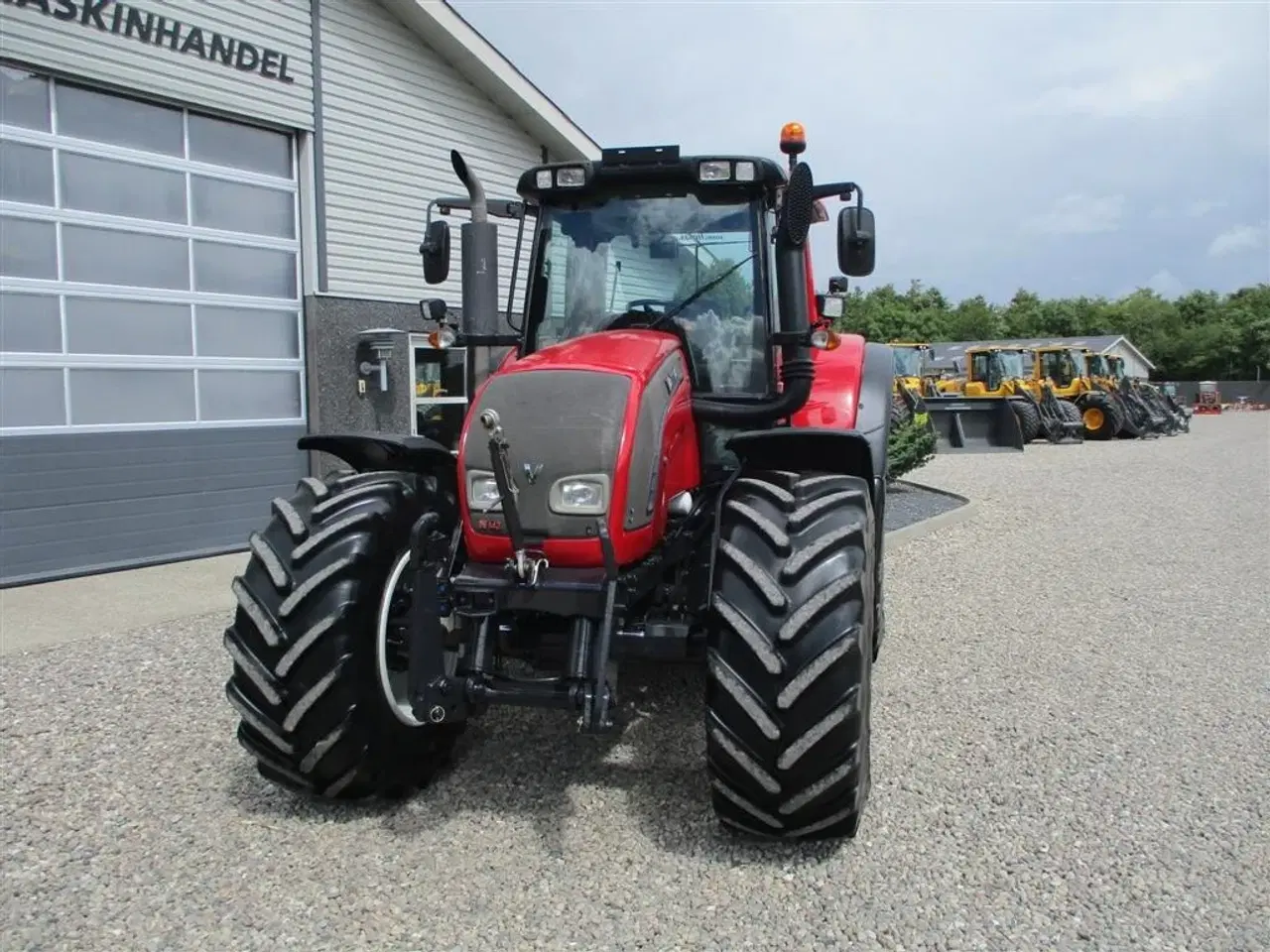 Billede 10 - Valtra N142 Med frontlift