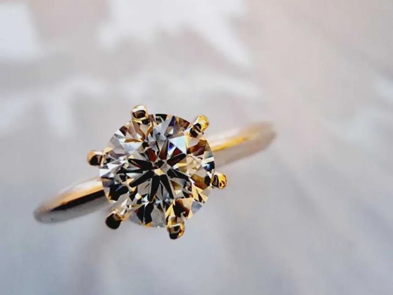 Billede 1 - 18 karat guldring 0.60 carat diamant