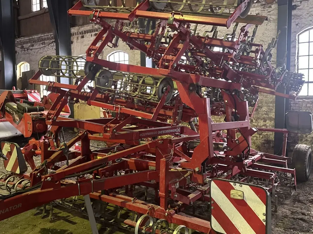 Billede 2 - Kongskilde 7 meter germinator med CROSKILL tromle bagerst. Velegnet til roer, spinat og andre speciel afgrøder.