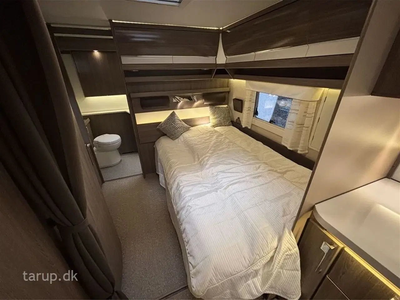 Billede 14 - 2017 - Kabe Imperial 740 TDL-U   Isabella Commodore North inkl CarbonX stel, Thule fast monteret markise, Truma mover x4 motor, Dometic Aircon, Centralstøvsuger, Alde Centralvarme