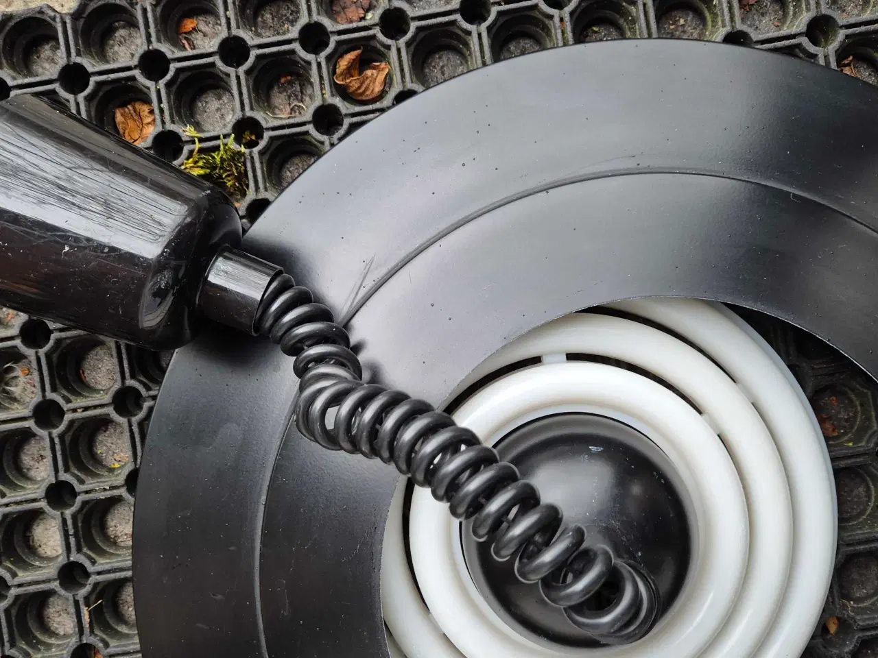 Billede 9 - Ufo-inspireret loftslampe med hejsefunktion 