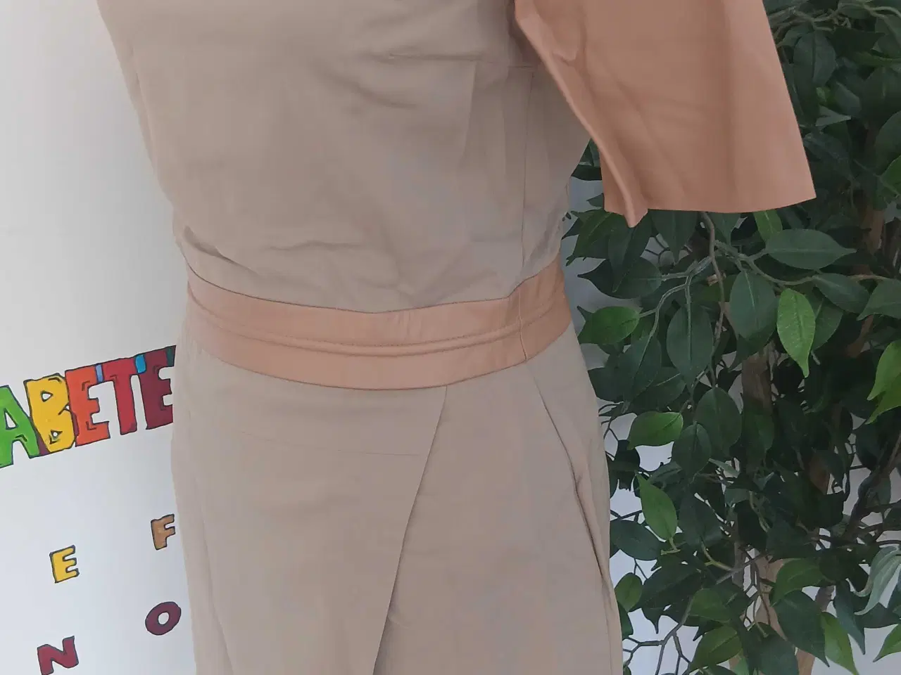 Billede 5 - Kjole. J Lindbergh. Small/36