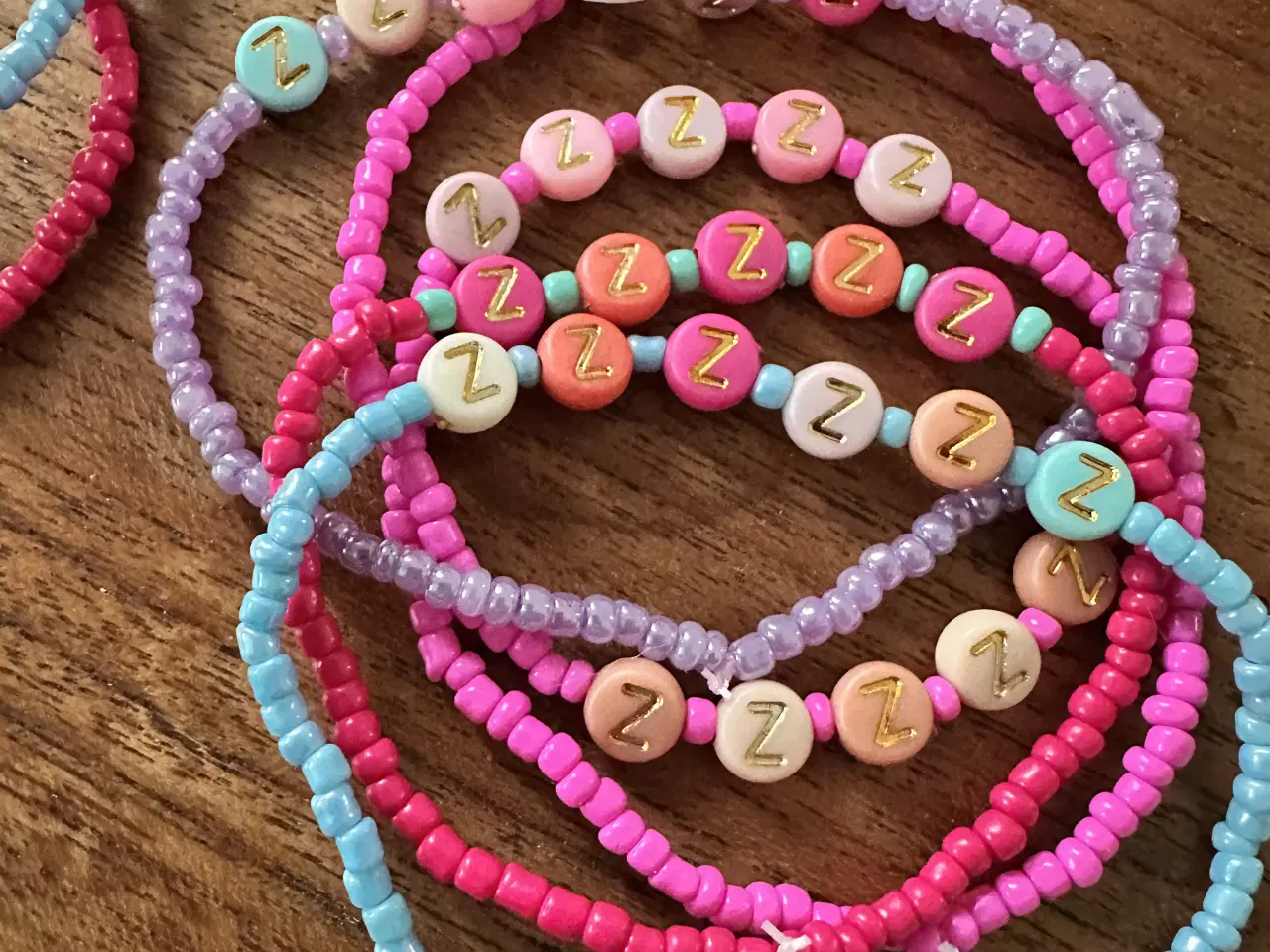 Billede 1 - Hjemmelavet armbånd med tekst på