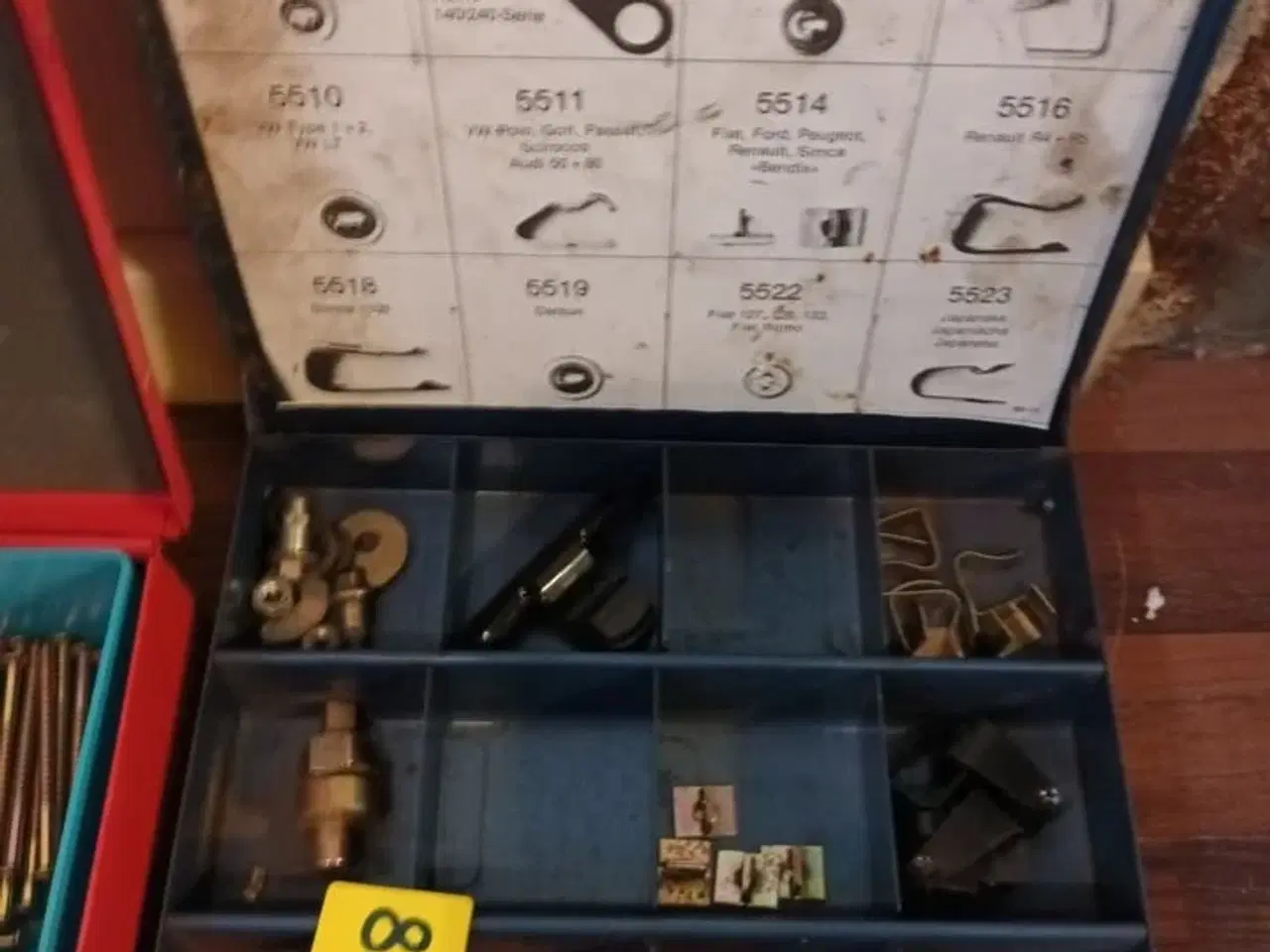 Billede 6 - Sortimentskasser med bla. Bremsedele og clips til ældre biler, skruer og møtrikker