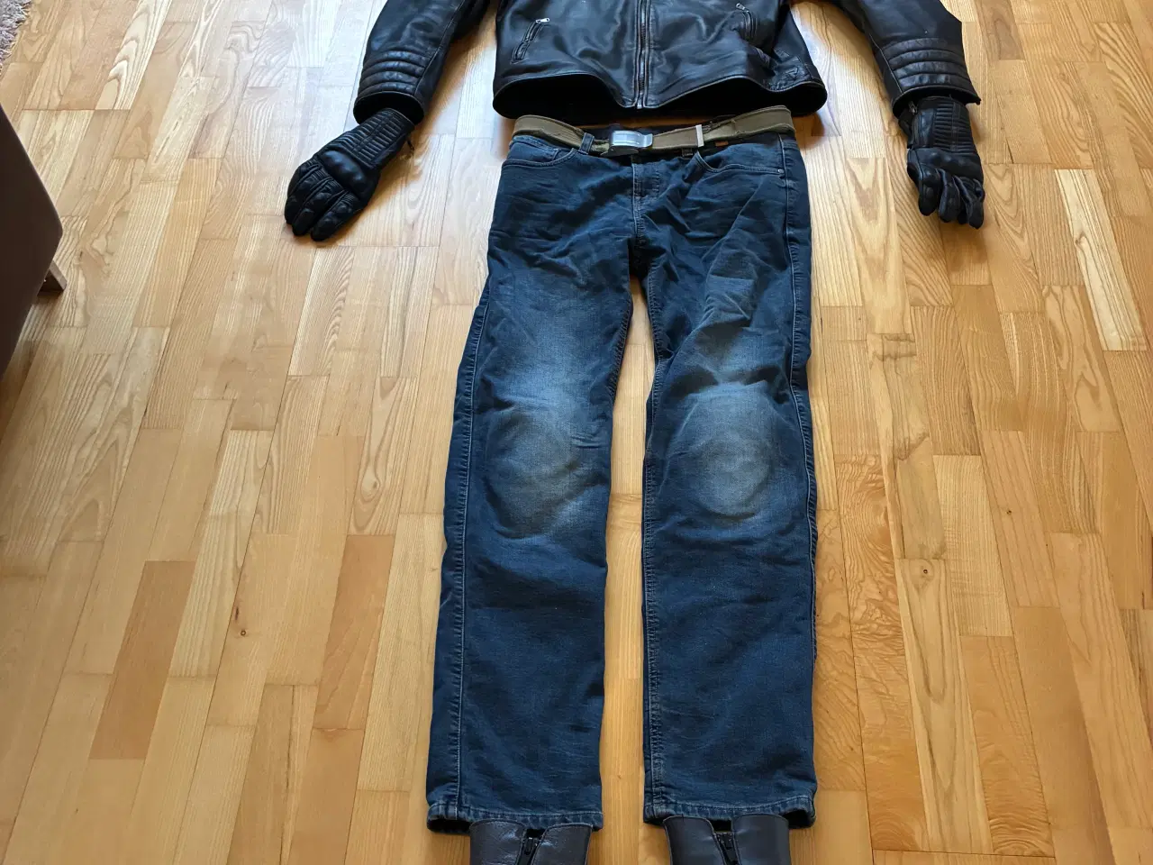 Billede 2 - Hjelm, jakke, bukser, støvler, handsker