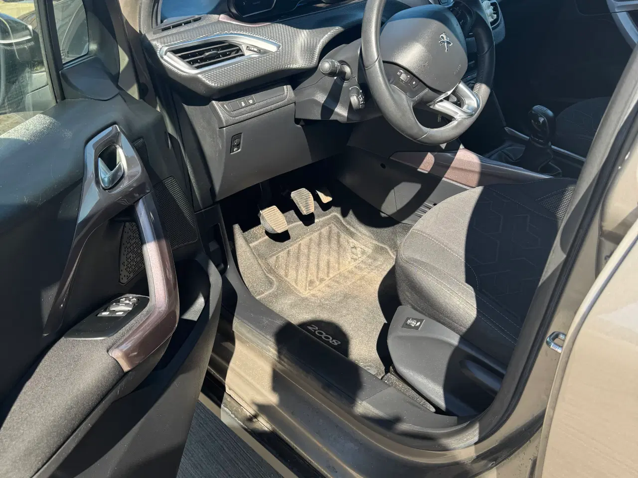 Billede 8 - Flot velholdt nysynet Peugeot 2008 1.6 Ehdi