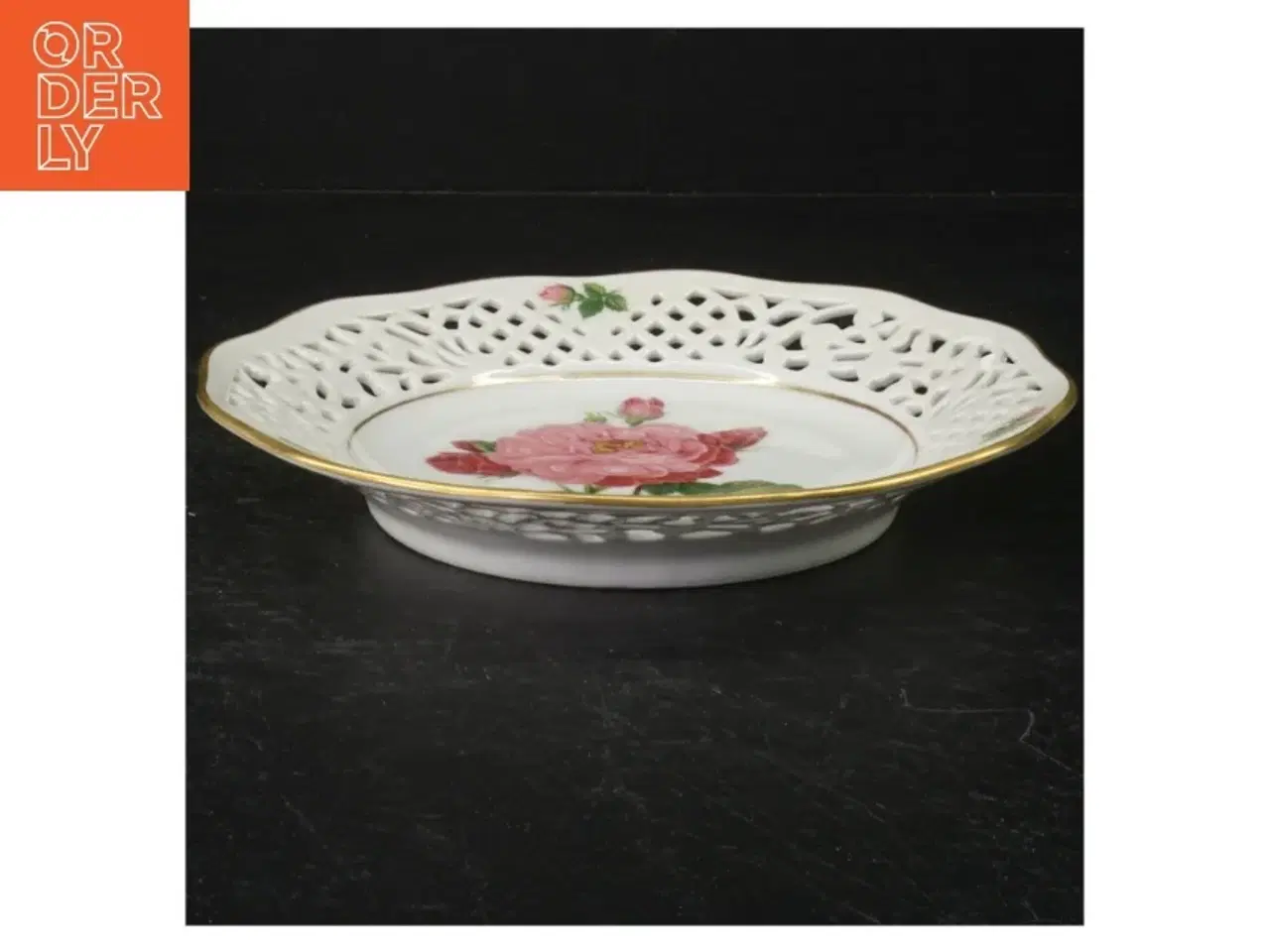 Billede 7 - Porcelænstallerkener med gennembrudt kant og rosendekoration fra Firkløveren