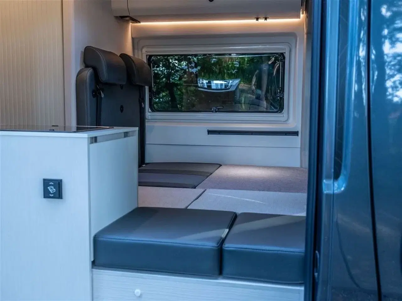 Billede 57 - 2026 - Tourne 6.4 Select aut. gear - Black Tournes topmodel med langsgående senge