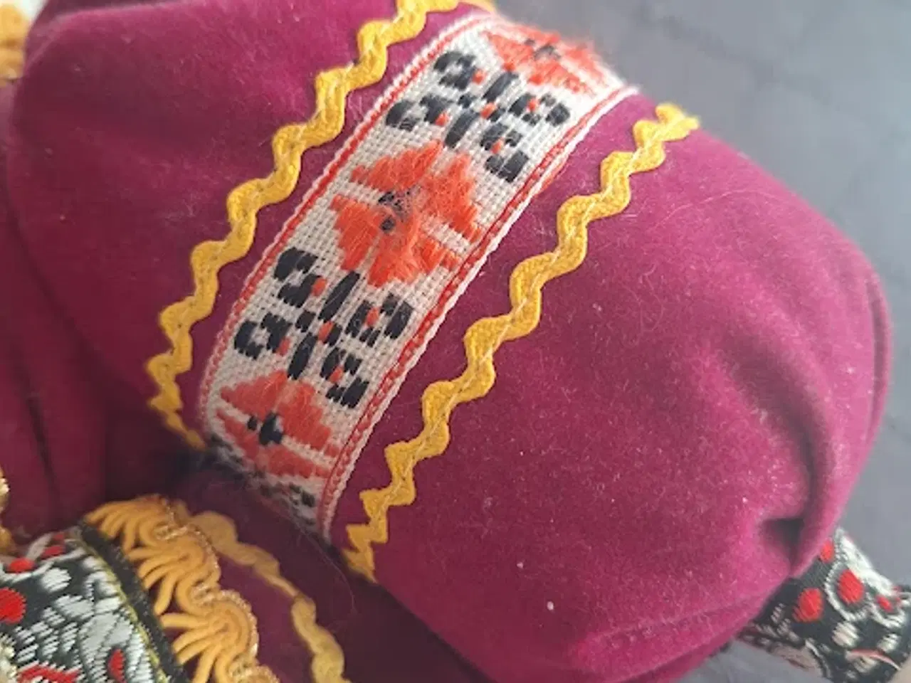 Billede 6 - Flot Russisk porcelænsdukke - Sender gerne