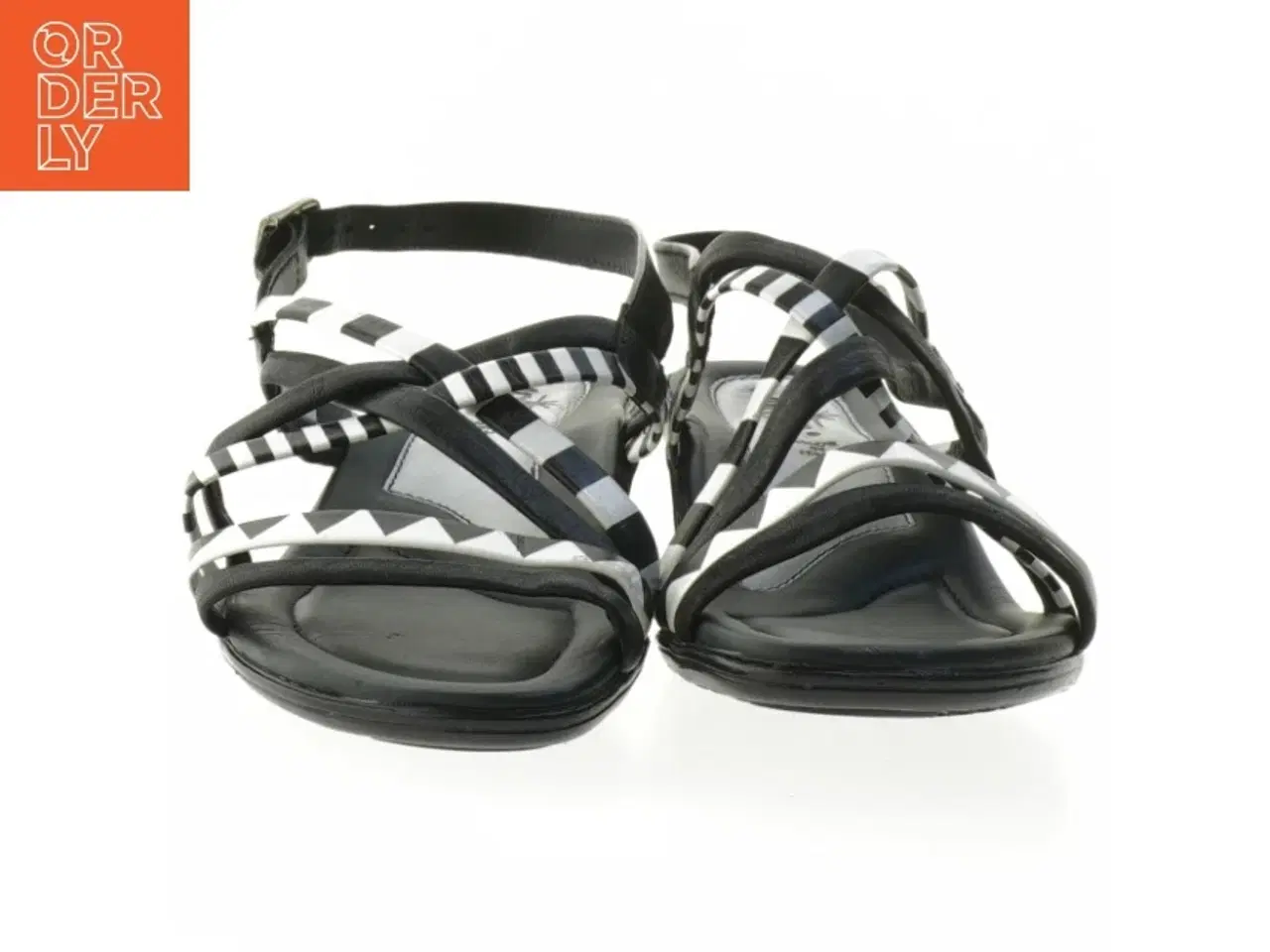Billede 4 - Ubrugt Sort og hvid damesandaler fra Ariva (str. 39 )