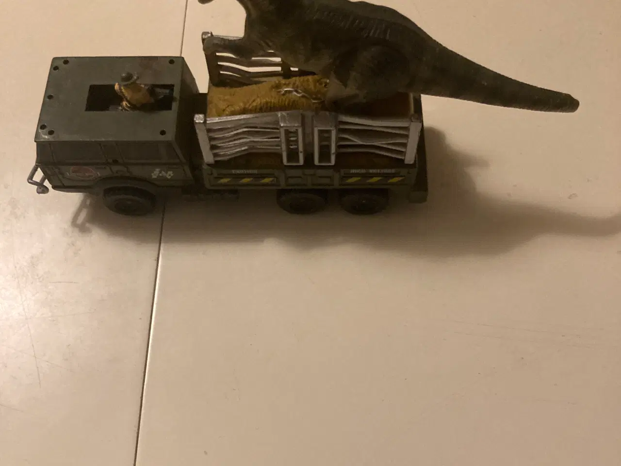 Billede 1 - Matchbox Jurassic Park lastbil med T-Rex – 1997 – 