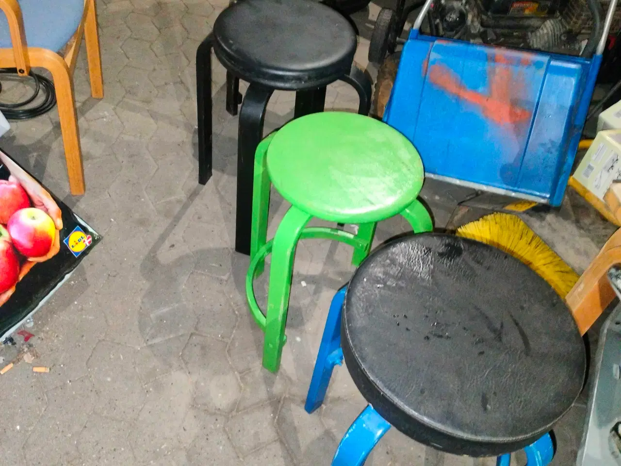 Billede 3 - 8 stk stole i træ i forskellige farver