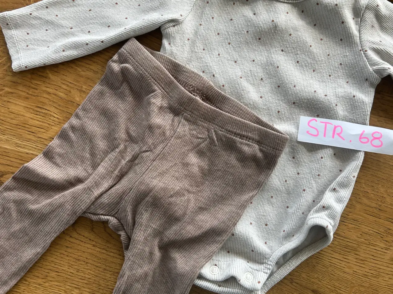 Billede 3 - Babytøj pige str. 68